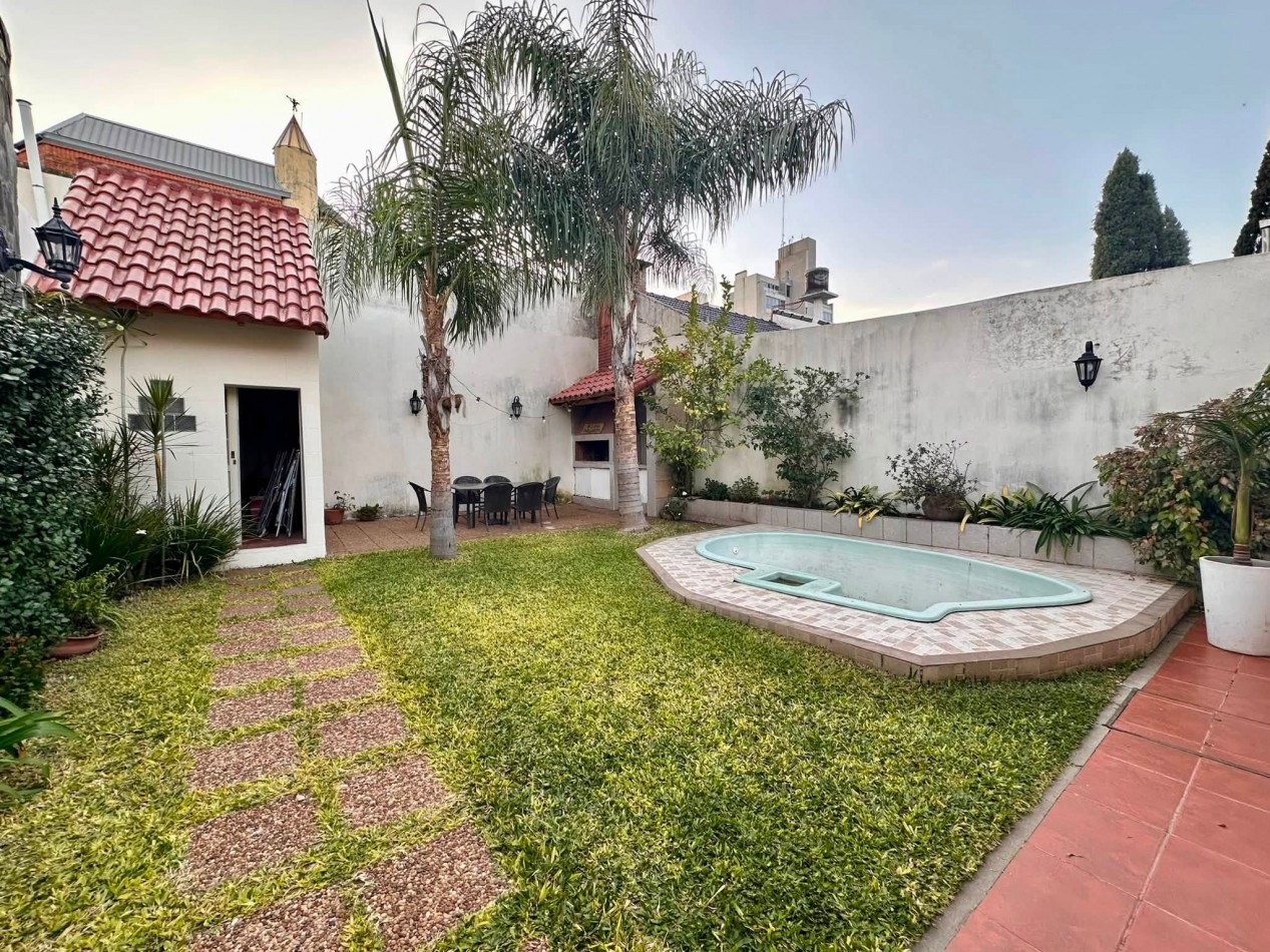 VENDO CASA 3 DORM ZONA PARQUE / CENTRO