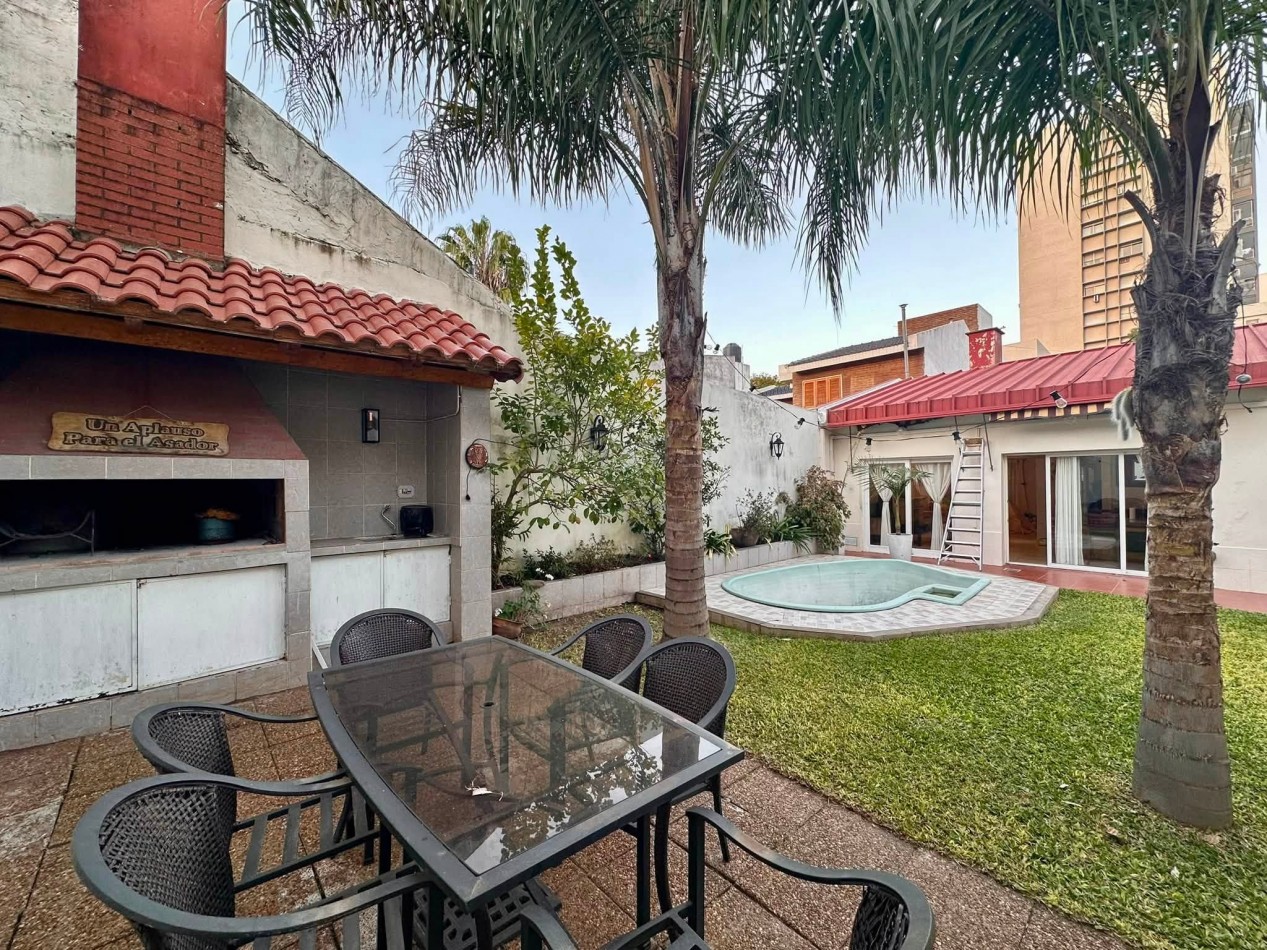 VENDO CASA 3 DORM ZONA PARQUE / CENTRO