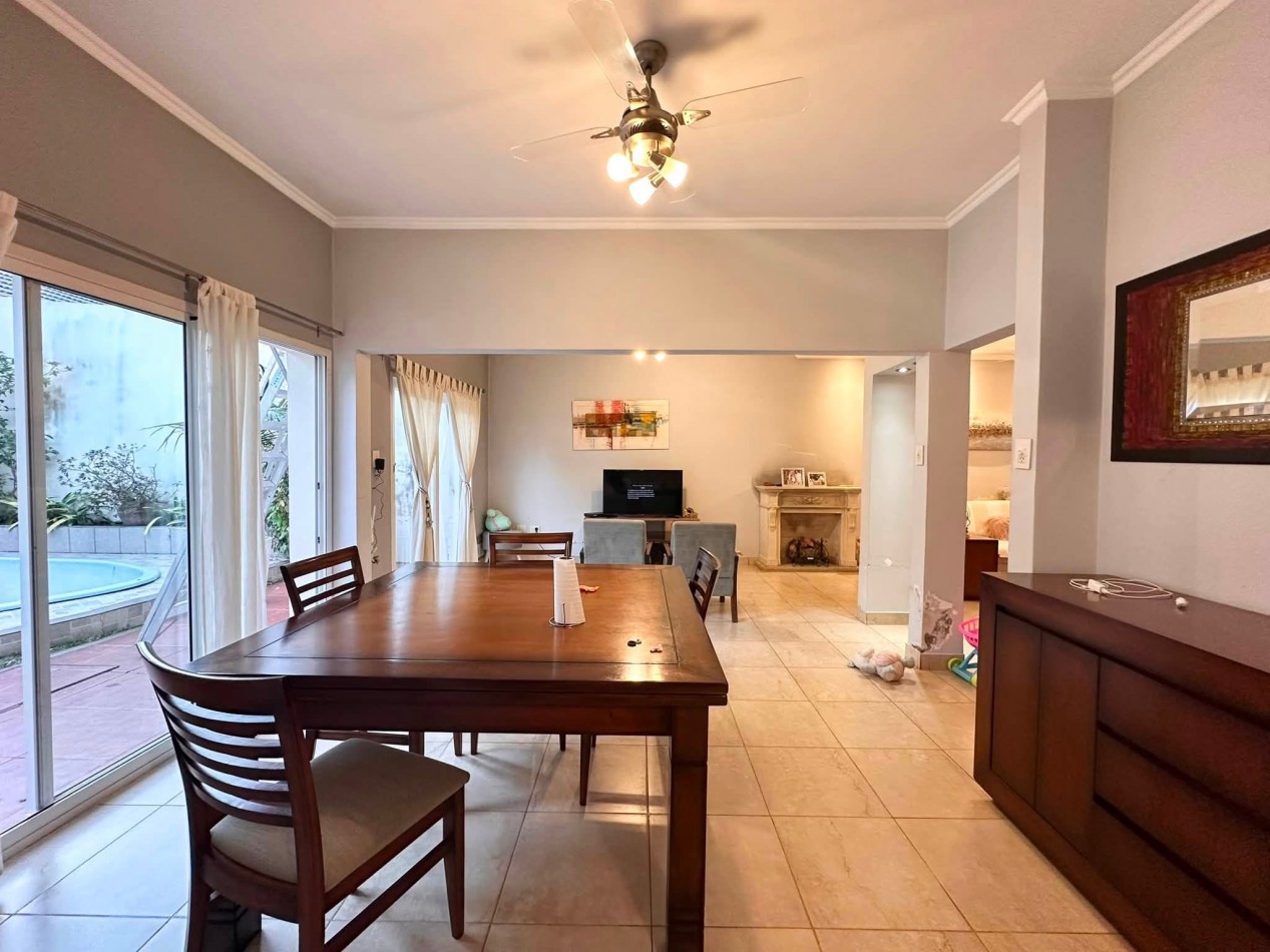 VENDO CASA 3 DORM ZONA PARQUE / CENTRO