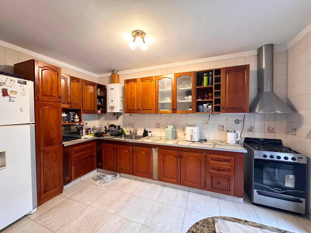 VENDO CASA 3 DORM ZONA PARQUE / CENTRO