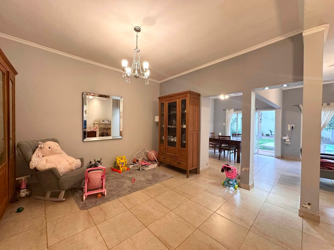 VENDO CASA 3 DORM ZONA PARQUE / CENTRO