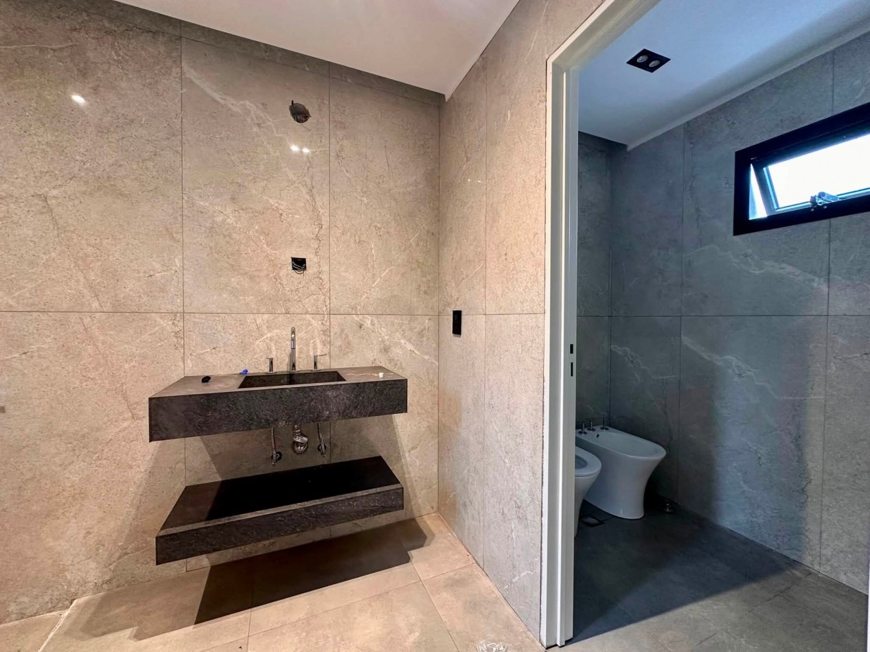 VENDO CASA 3 DORM 3 BAÑOS A ESTRENAR