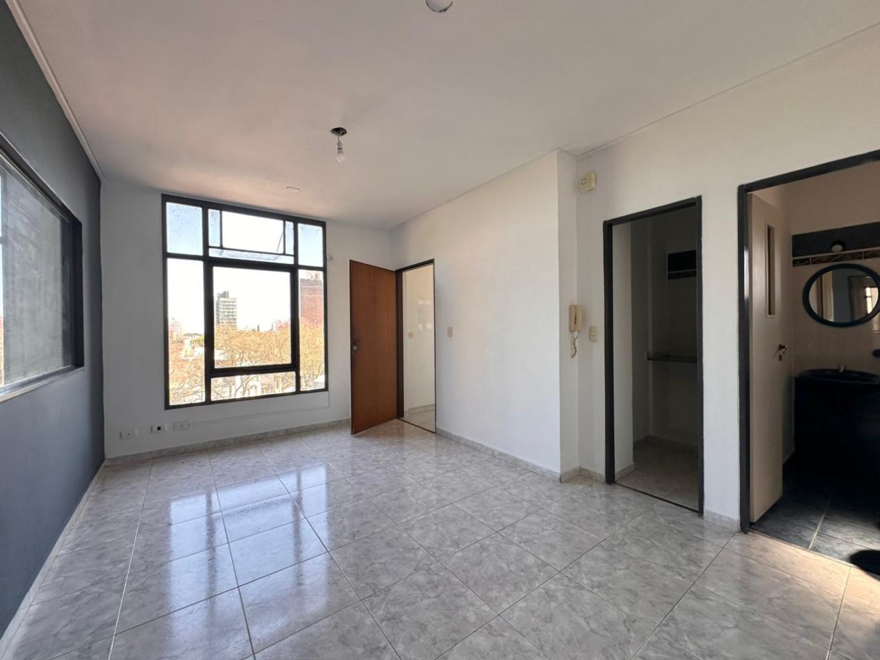 ALQUILO OFICINAS/CONSULTORIOS $550.000 + IVA + EXPENSAS. ZONA PARQUE 