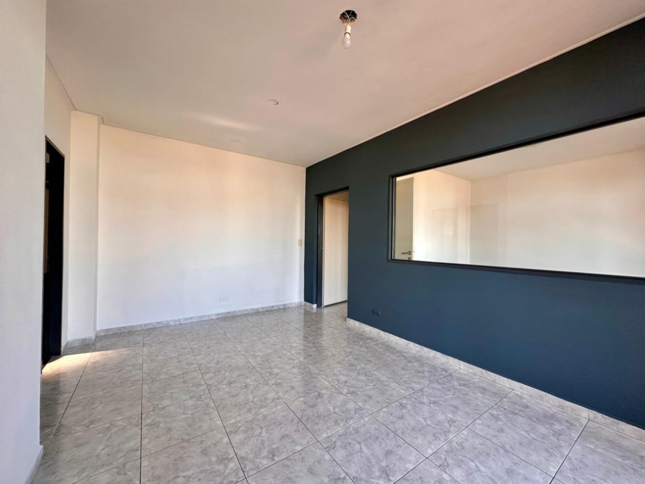 ALQUILO OFICINAS/CONSULTORIOS $550.000 + IVA + EXPENSAS. ZONA PARQUE 