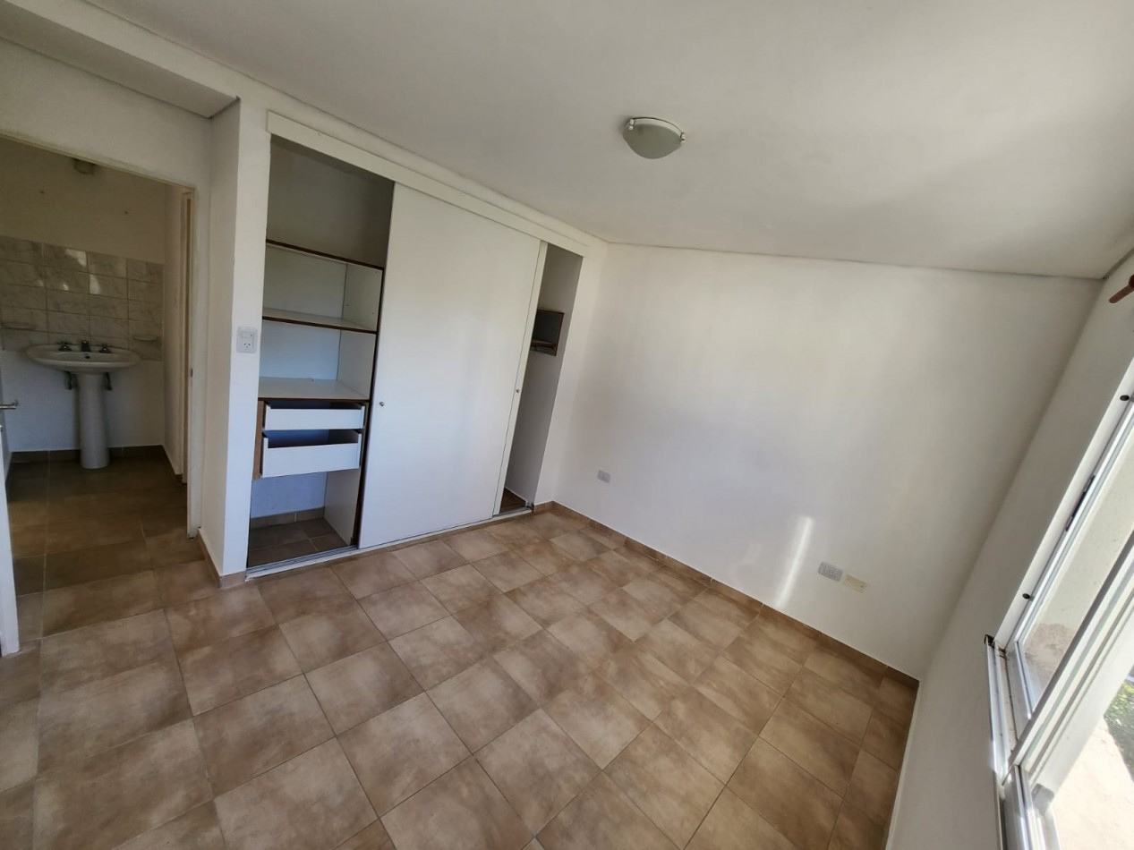 ALQUILO DEPTO 1 DORM CON COCHERA. ZONA PARQUE $550.000 + EXP + IMP .-