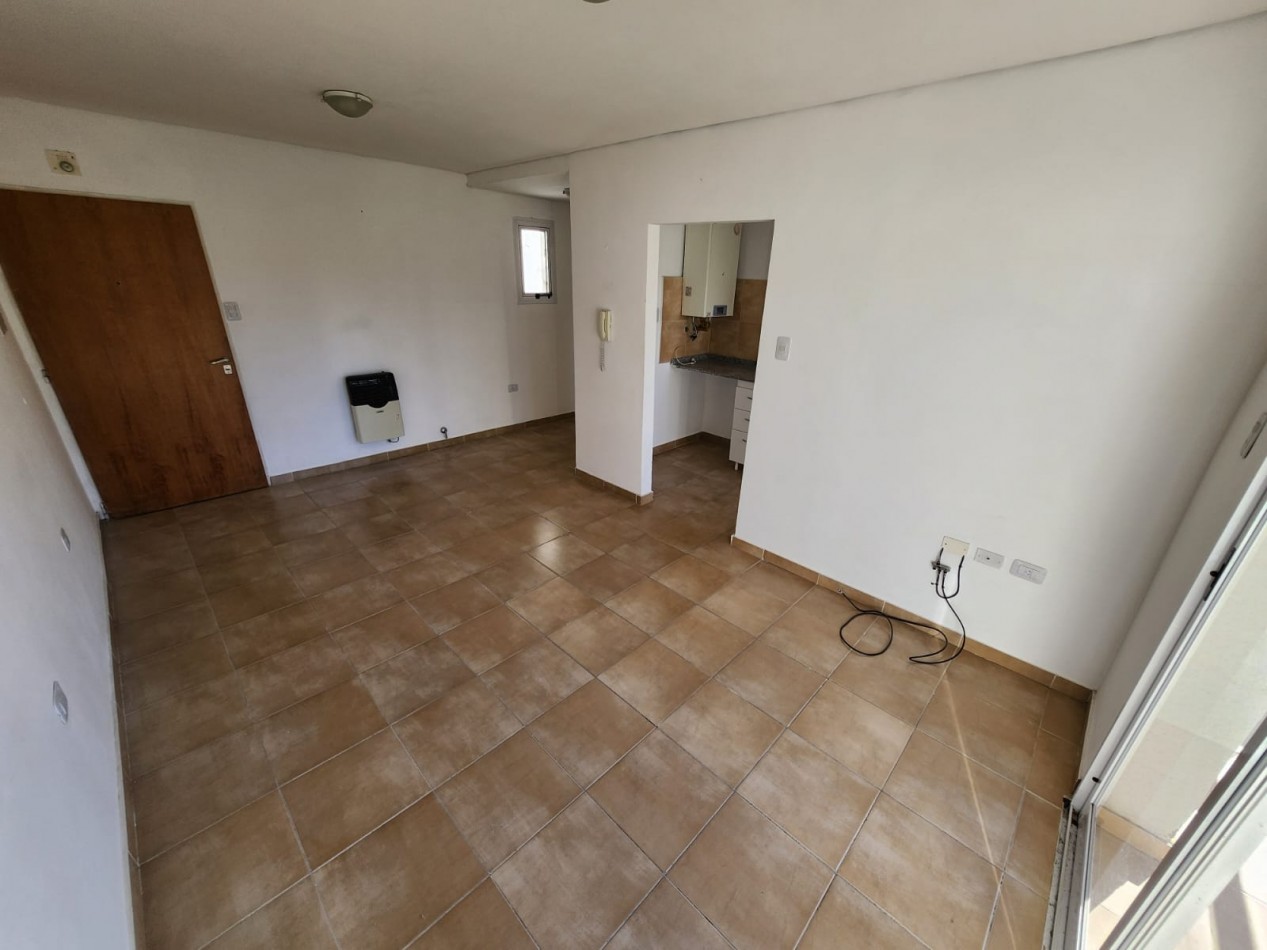 ALQUILO DEPTO 1 DORM CON COCHERA. ZONA PARQUE $550.000 + EXP + IMP .-