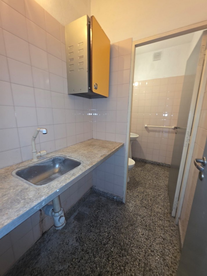 ALQUILO OFICINA/CONSULTORIO CALLE FELICIANO $410.000 FINAL