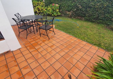VENDO HERMOSA CASA EN CALLE DIAMANTE U$S 65.000.-