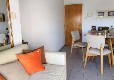 VENDO SEMIPISO. 3 DORMITORIOS, 2 BAÑOS, COCHERA.