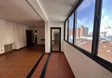 VENDO DEPTO 3 DORM. COCHERA. BAULERA. CENTRICO