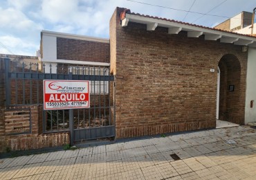 ALQUILO CASA ZONA CENTRO/PARQUE $695.000+ IMPUESTOS