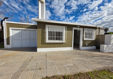 ALQUILO CASA 1 DORMITORIO, COCHERA, PATIO VERDE TODOS LOS SERVICIOS $400.000 FINAL