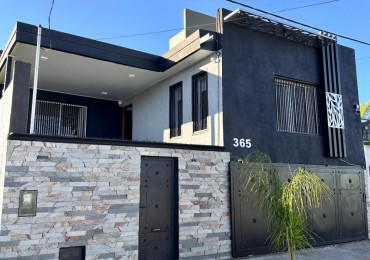 VENDO CASA NUEVA ZONA THOMPSON. 4 DOR, 2 BAÑOS, PILETA U$D 150.000