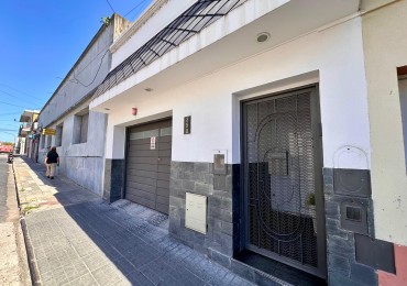 VENDO CASA 4 DOR. 4 BAÑOS, PILETA. ZONA CENTRO. U$D 250.000