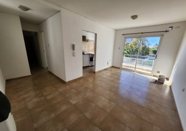 ALQUILO DEPTO 1 DORM CON COCHERA. ZONA PARQUE $550.000 + EXP + IMP .-